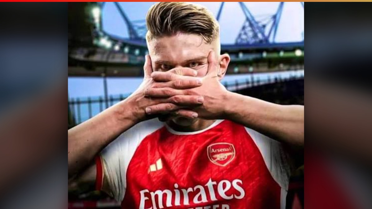 Viktor Gyökeres med sin kjente feiring, hendene over munnen, i Arsenal-drakt